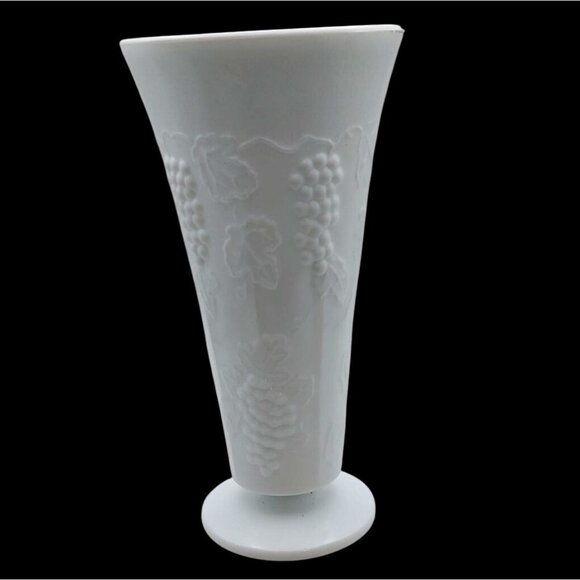 Vintage Indiana Milk Glass Paneled Embossed Harvest Grape Vine Pedestal Vase - Picture 2 of 8